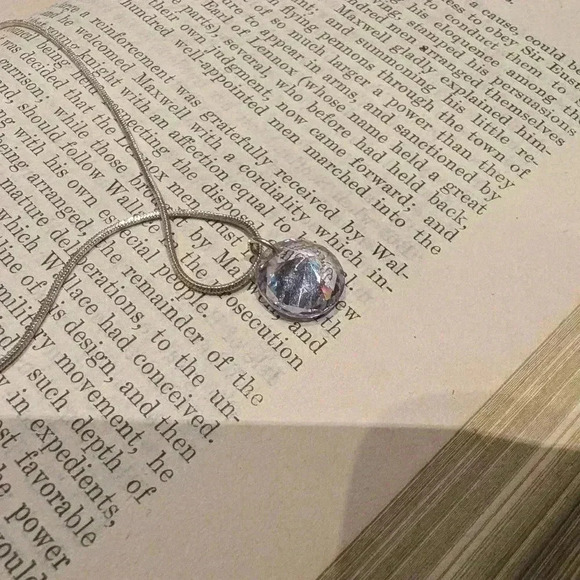 Joe fresh necklace silvertone with  clear gemstones - Picture 3 of 9